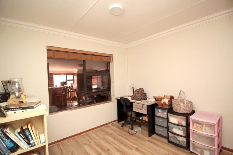 3 Bedroom Property for Sale in Fraaiuitsig Western Cape